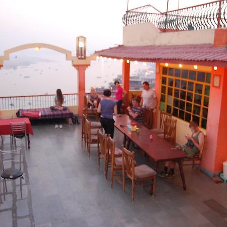 Puja Guest House Benares Buitenkant foto