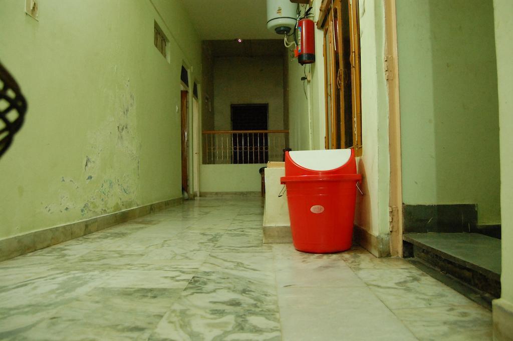 Puja Guest House Benares Buitenkant foto