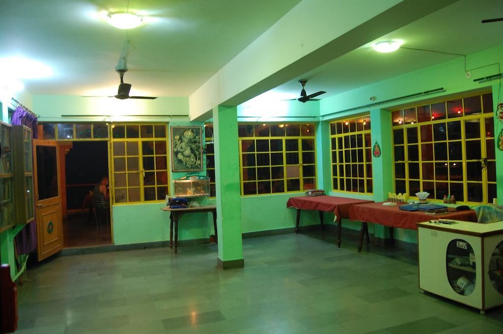 Puja Guest House Benares Buitenkant foto