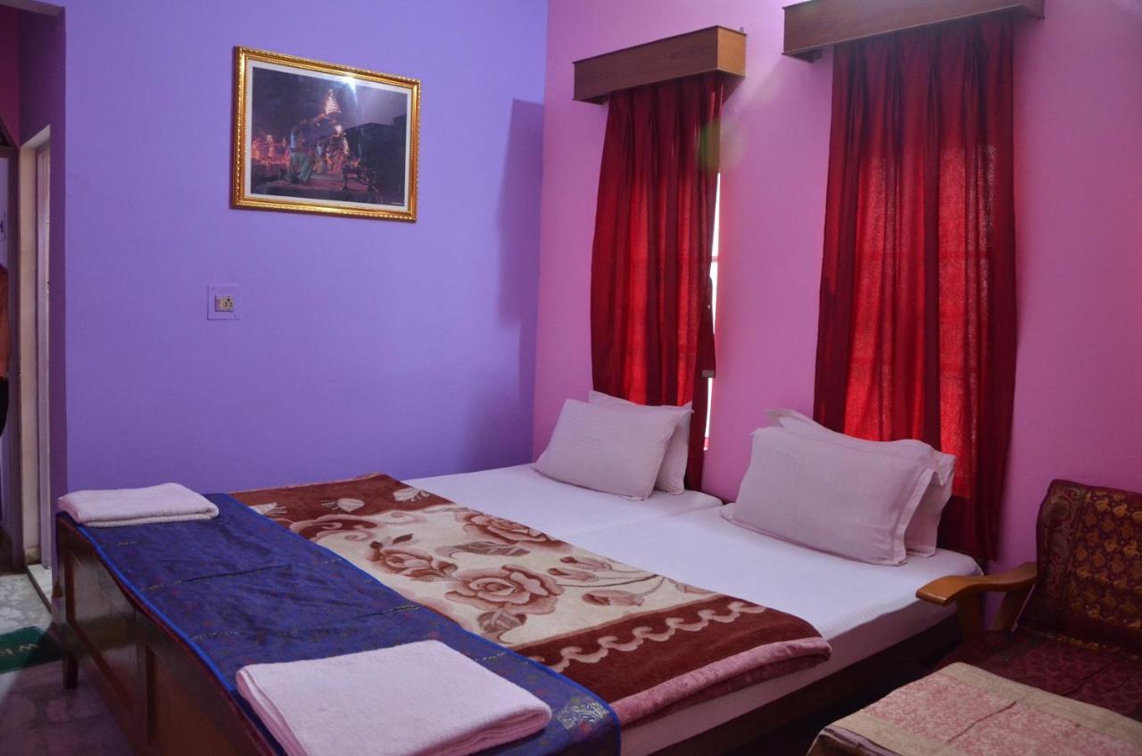 Puja Guest House Benares Buitenkant foto