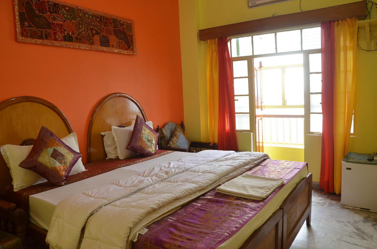 Puja Guest House Benares Buitenkant foto