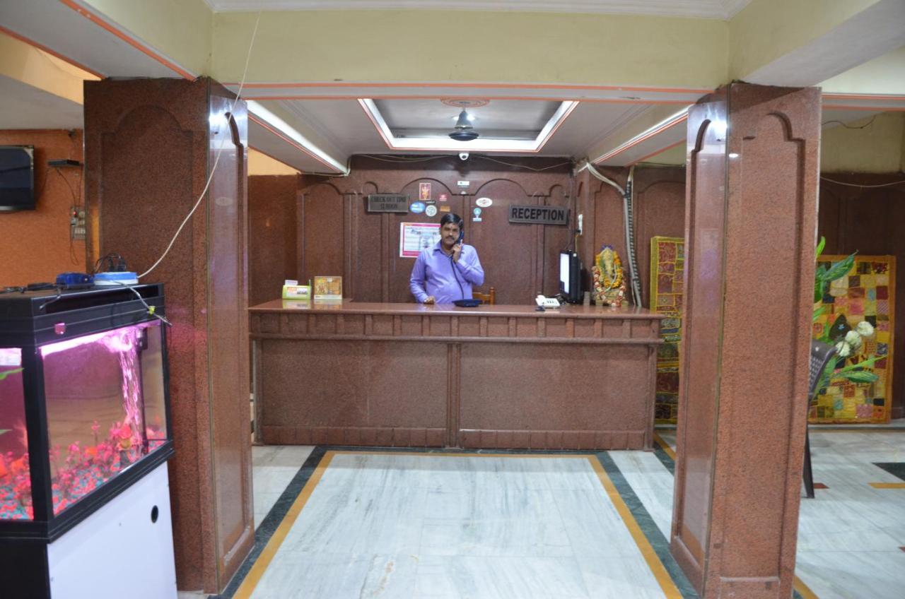Puja Guest House Benares Buitenkant foto