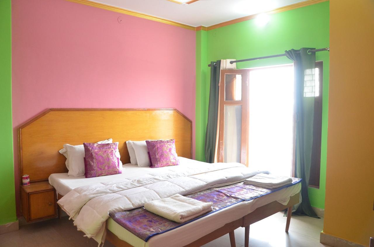 Puja Guest House Benares Buitenkant foto
